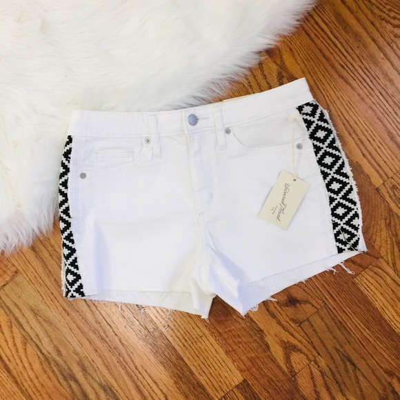 Universal Thread Pants - NEW Universal Thread White Black Aztec Shorts | 6